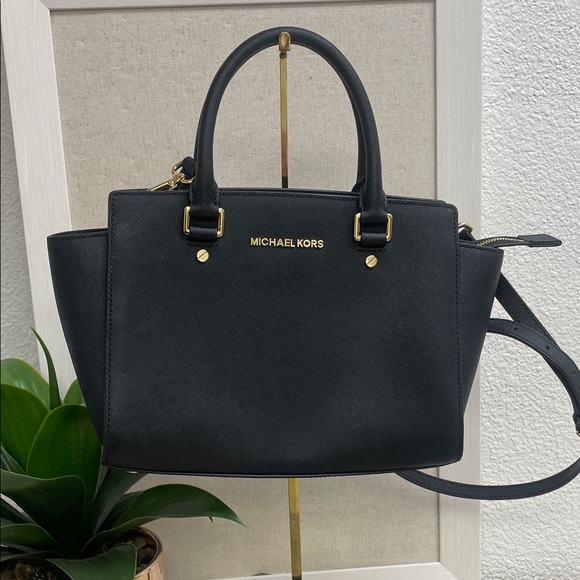 Michael Kors purse 11x9 - Picture 1 of 16
